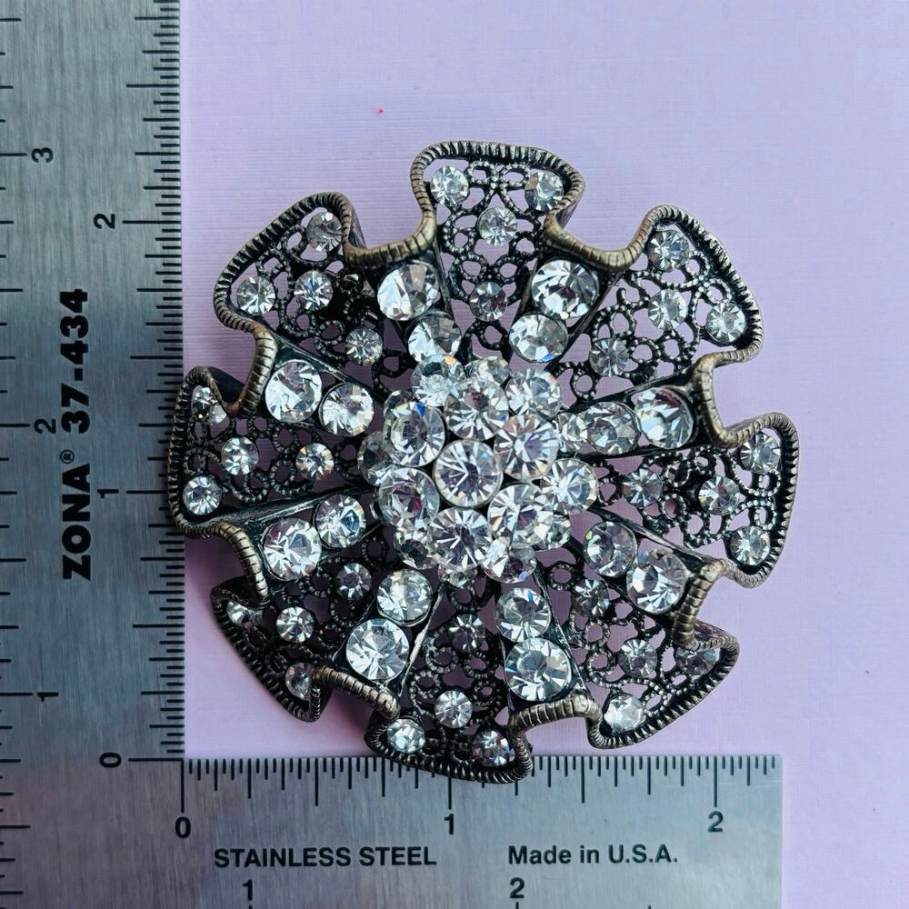 Vintage Sparkling Large Rhinestone Ruffled Brooch - Picture 4 of 5